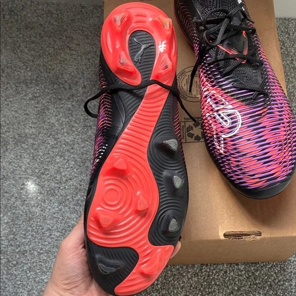 Womens 11.5 / Mens 9.5 Puma Black Soccer Cleats with Pink and Purple Woven Upper - Picture 4 of 7